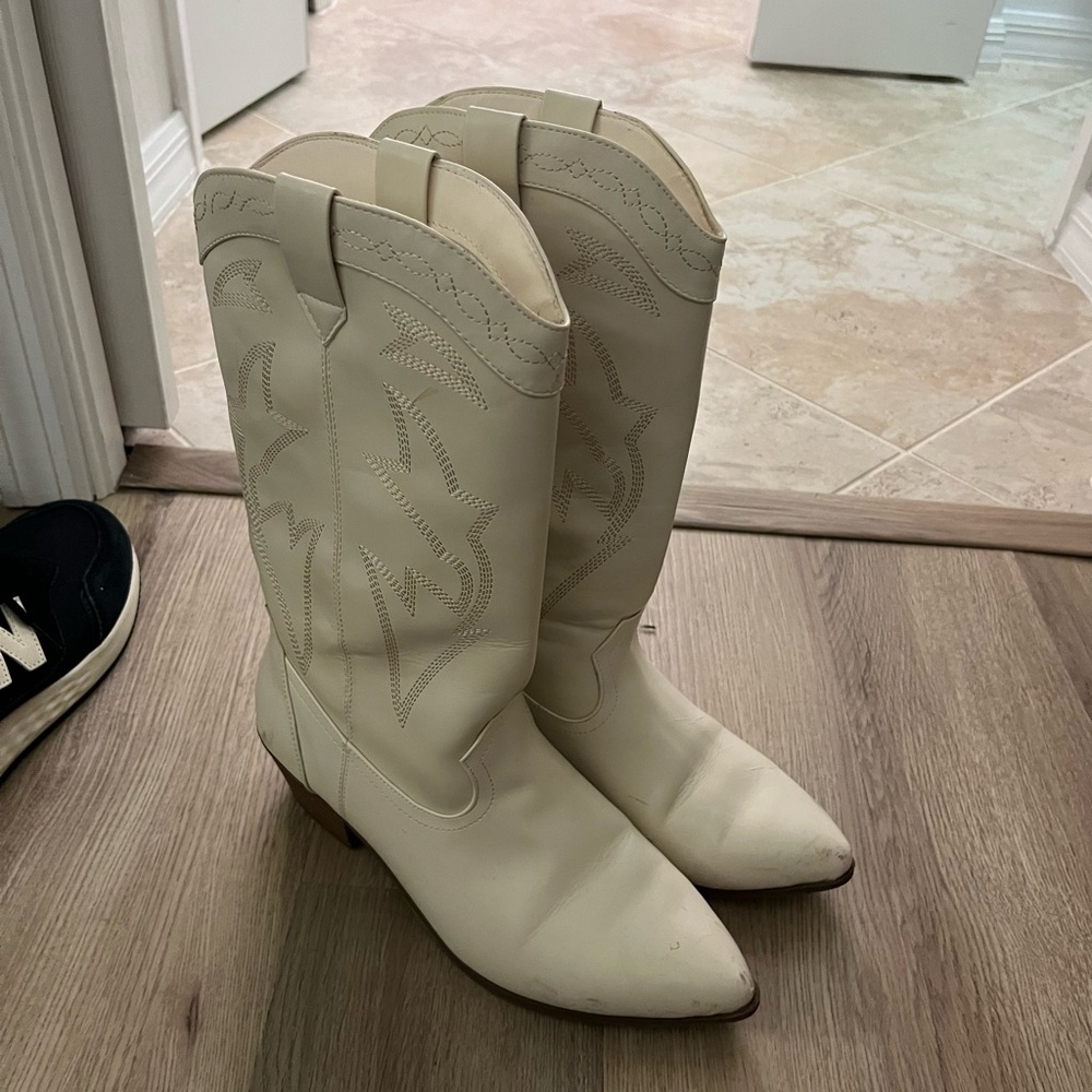 Cream Cowboy / Western boots
